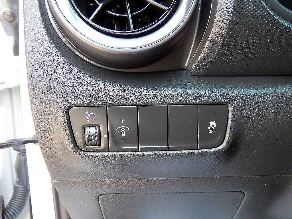 HYUNDAI Kona - Vista 12