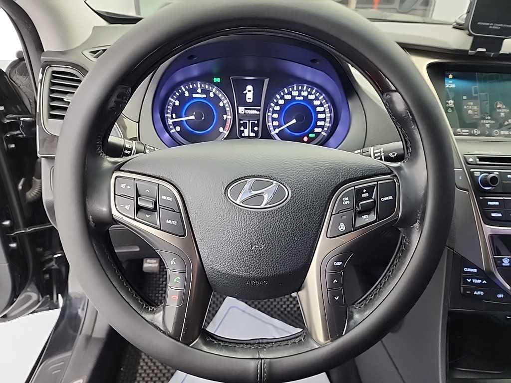 HYUNDAI Grandeur - Vista 9