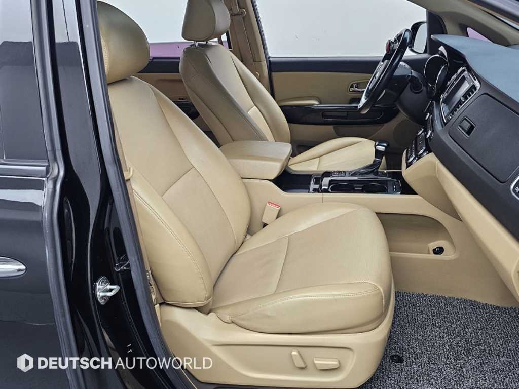 KIA Carnival - Vista 10