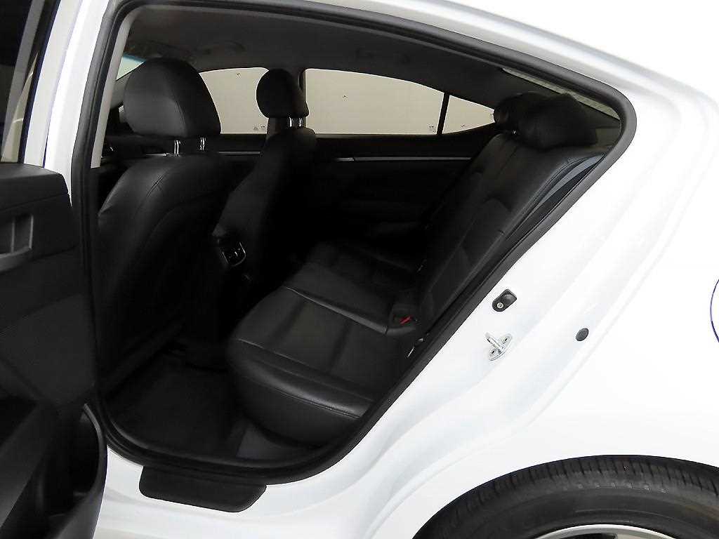 HYUNDAI Avante - Vista 6