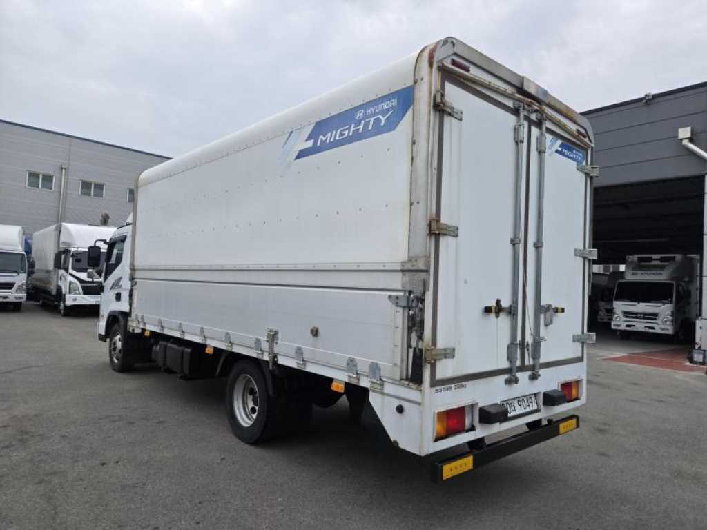 medium and large cargo truck - Vista 4