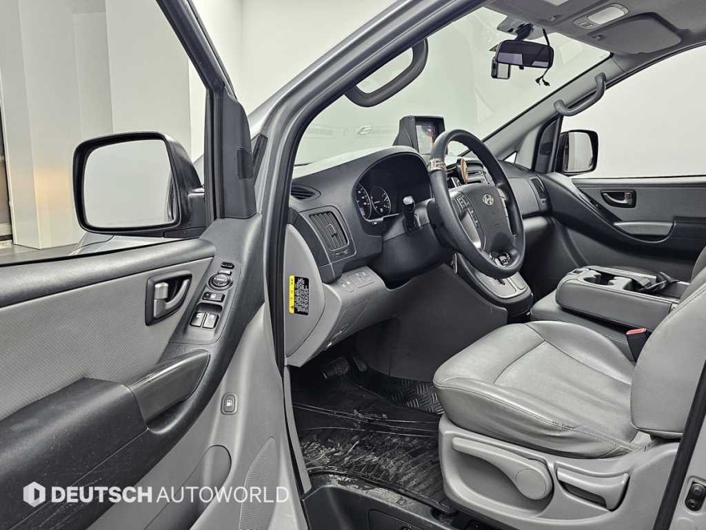 HYUNDAI Starex - Vista 11