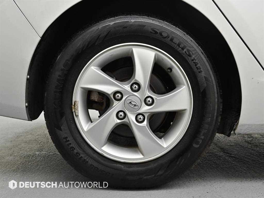 HYUNDAI Avante - Vista 5