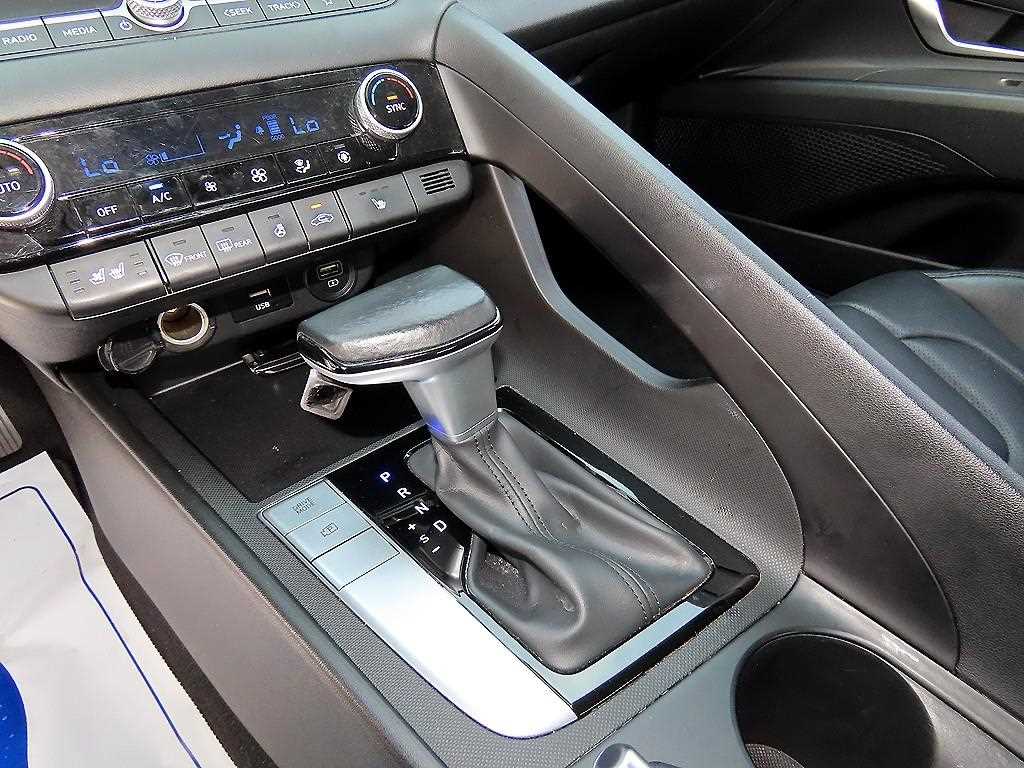 HYUNDAI Avante - Vista 10