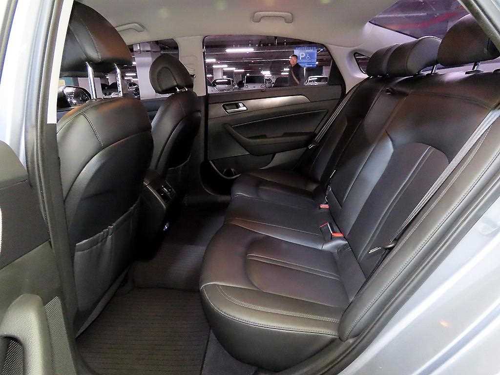 HYUNDAI Sonata - Vista 7