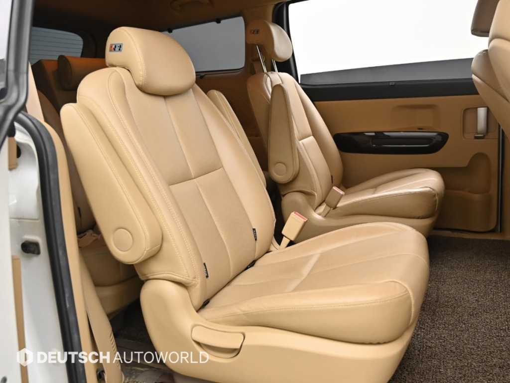 KIA Carnival - Vista 12