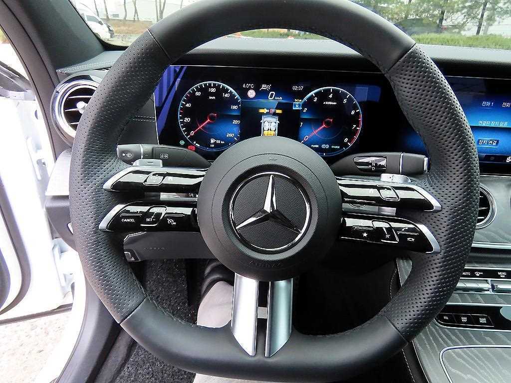 Mercedes Benz E class - Vista 8