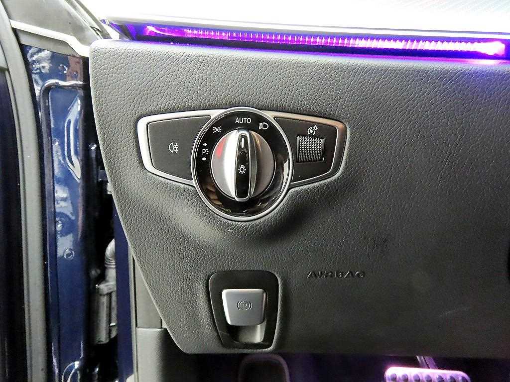 Mercedes Benz E class - Vista 12