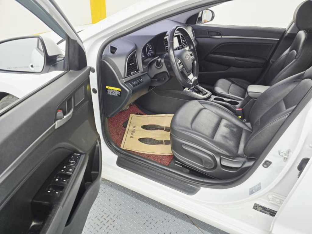 HYUNDAI Avante - Vista 8