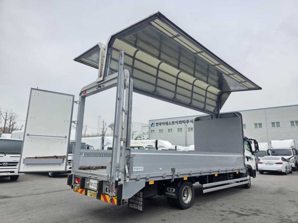 medium and large cargo truck - Vista 9