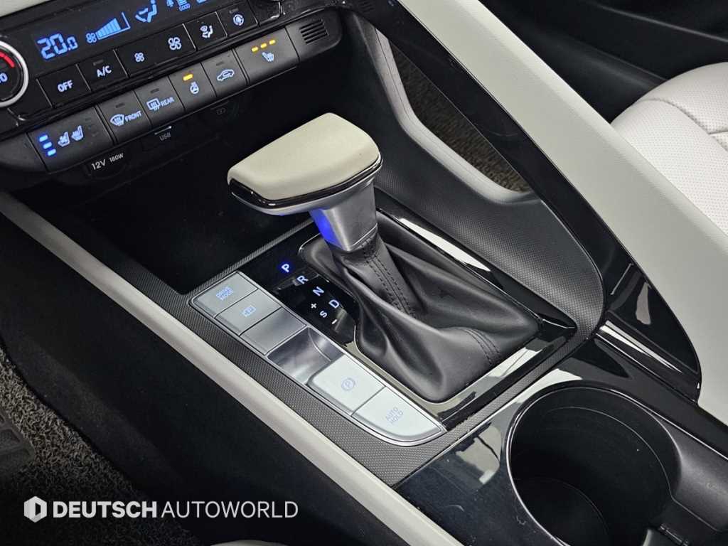 HYUNDAI Avante - Vista 9