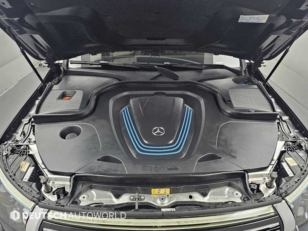 Mercedes Benz EQC - Vista 6