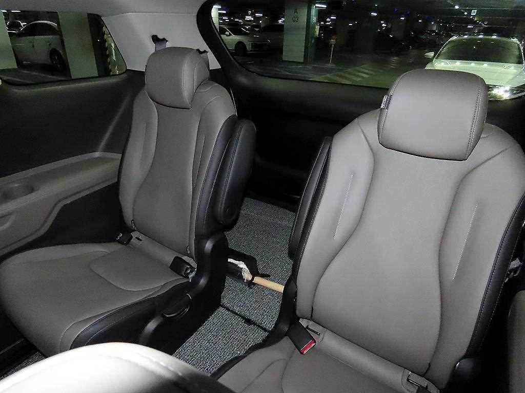KIA Carnival - Vista 8