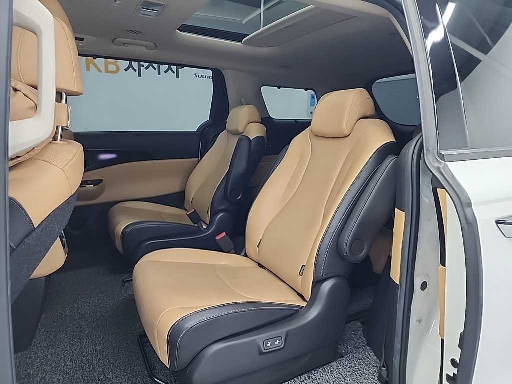 KIA Carnival - Vista 12