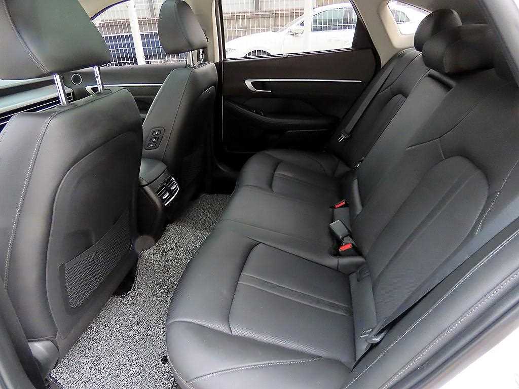 HYUNDAI Sonata - Vista 6