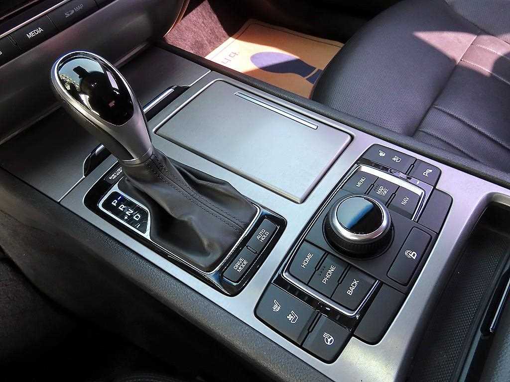 HYUNDAI Genesis - Vista 11