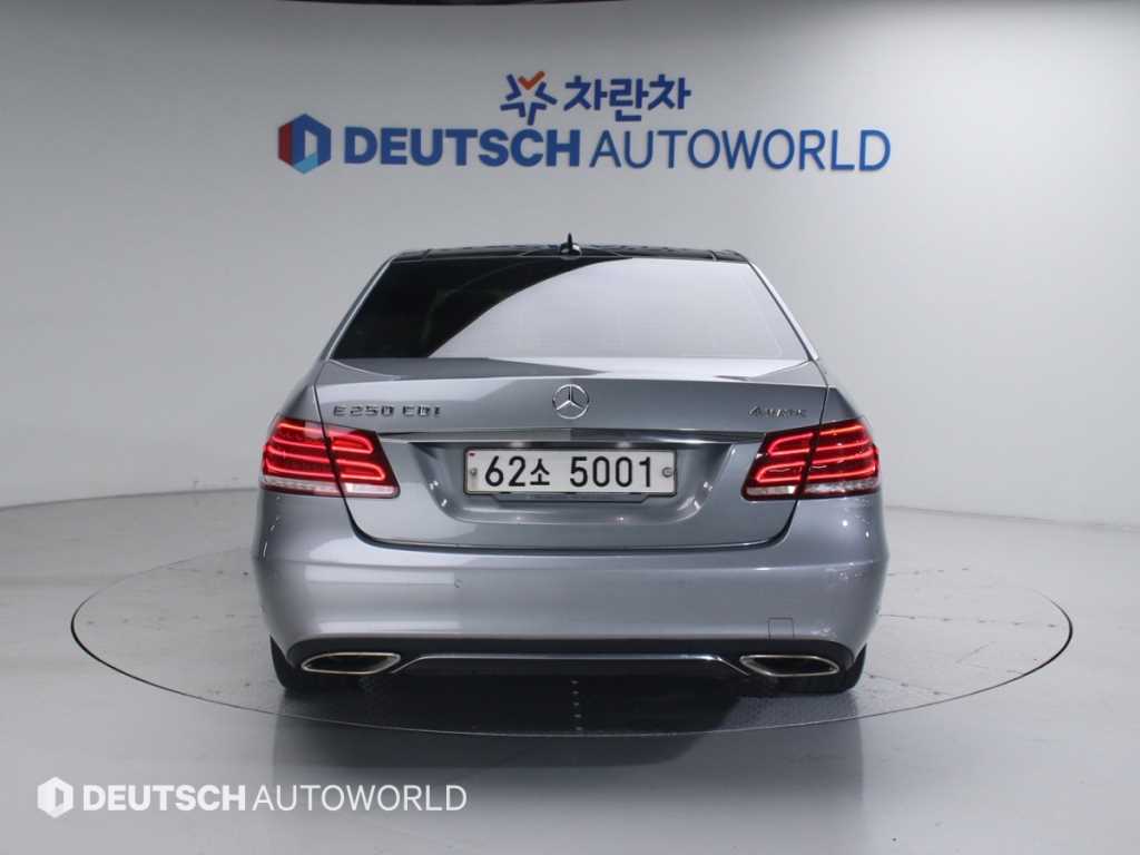 Mercedes Benz E class - Vista 4