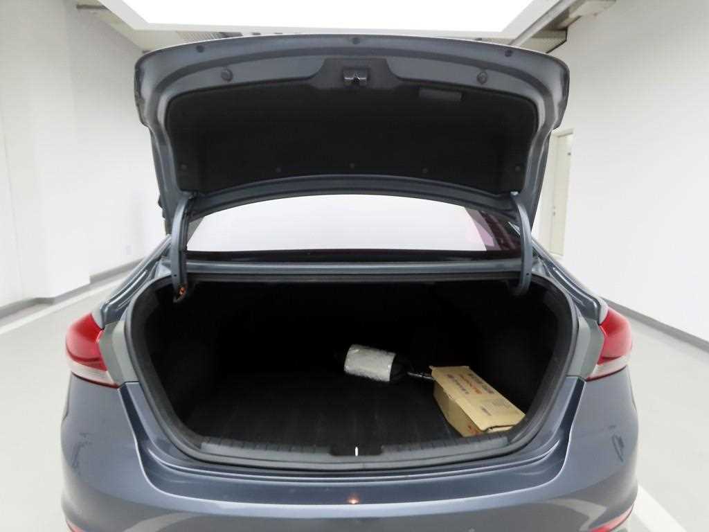 HYUNDAI Avante 2018 Gris - Importación desde Corea - HF Imports Iquique - Foto 17