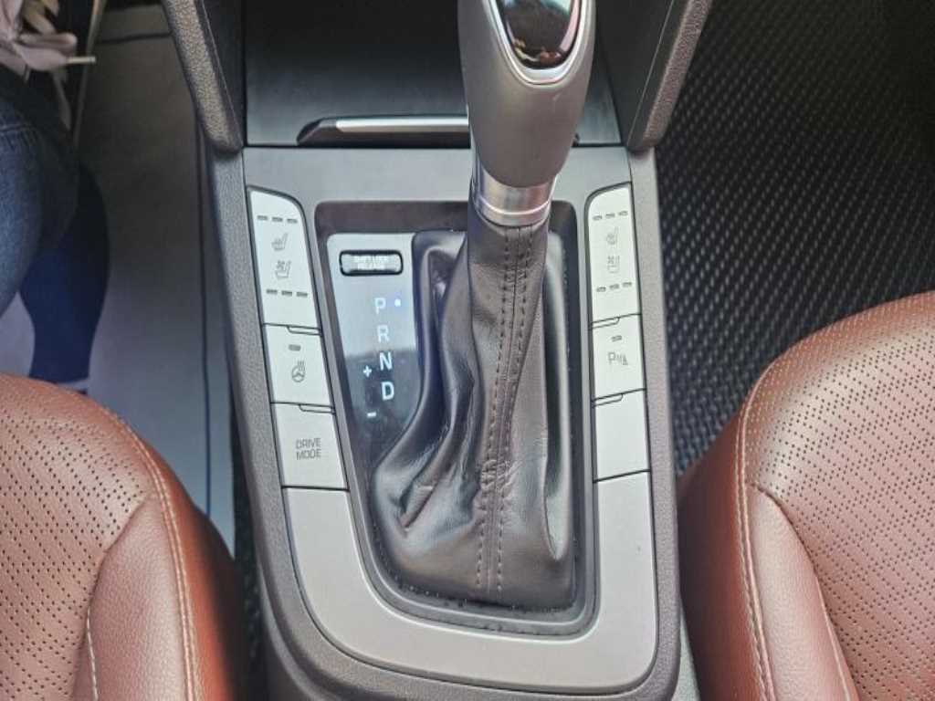 HYUNDAI Avante - Vista 12