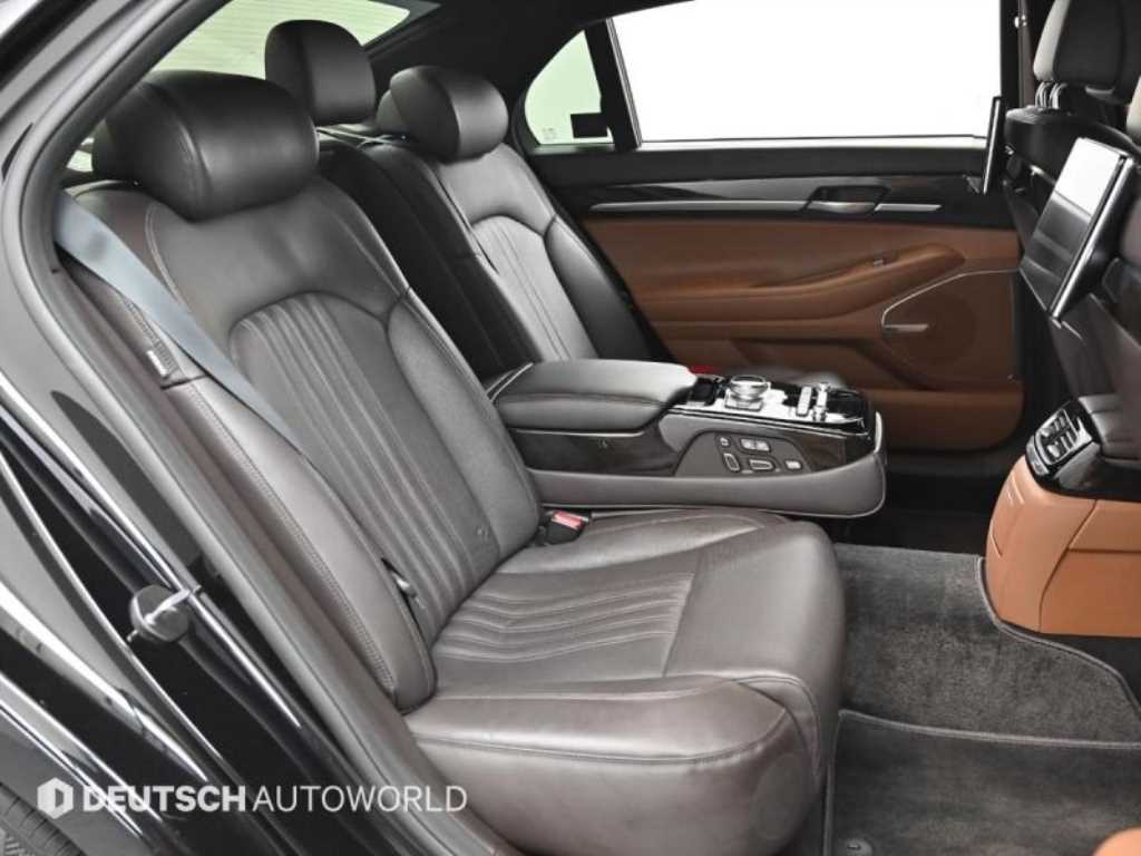 Genesis G90 - Vista 12