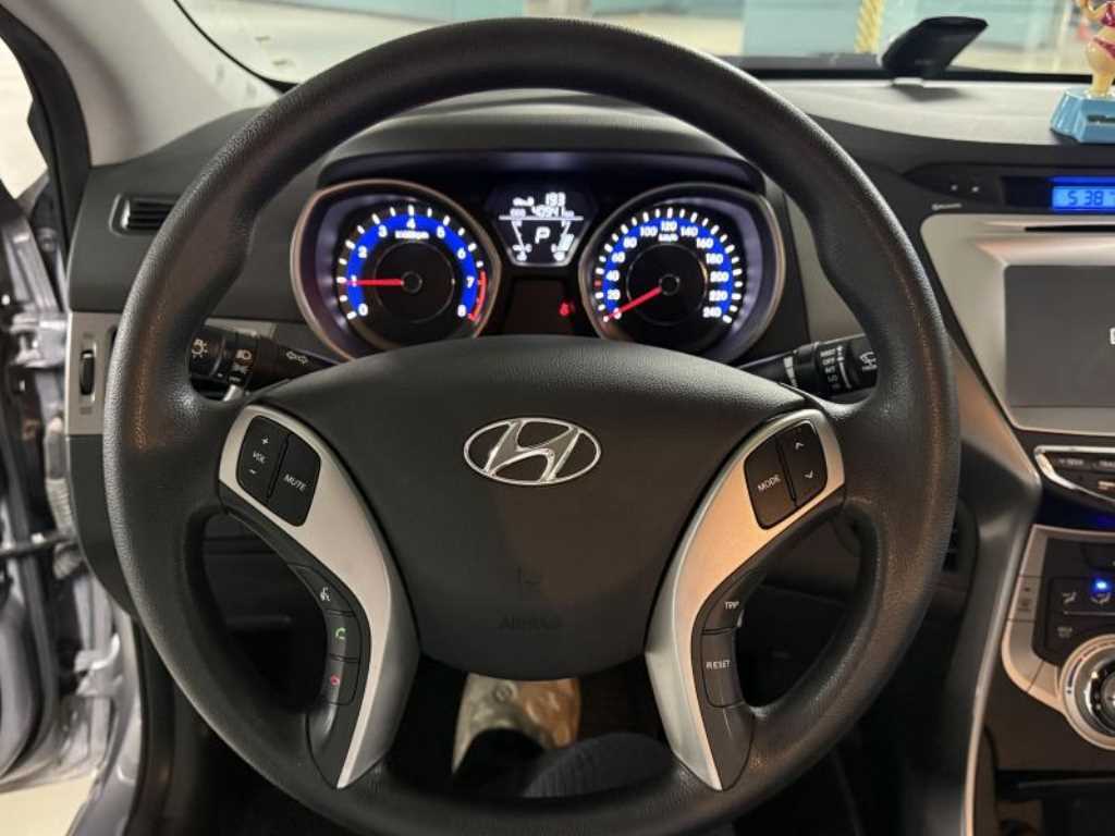 HYUNDAI Avante - Vista 8