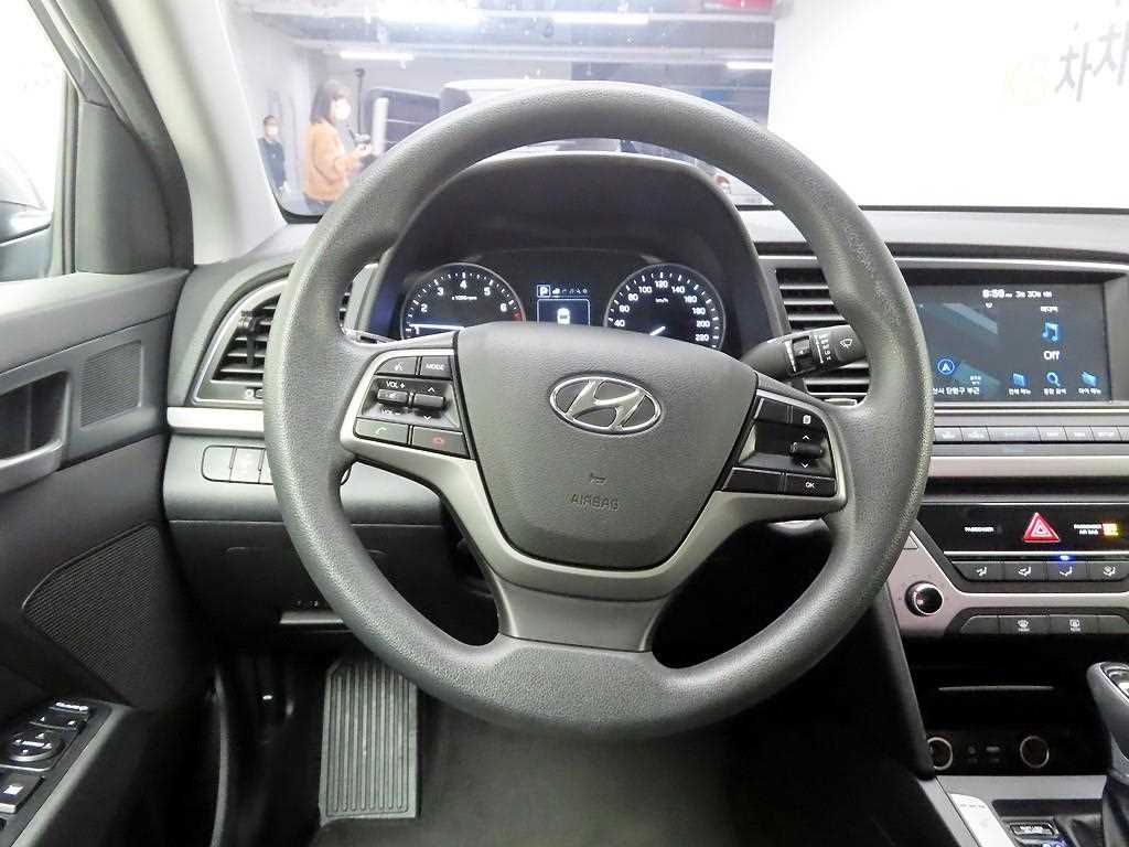 HYUNDAI Avante - Vista 7