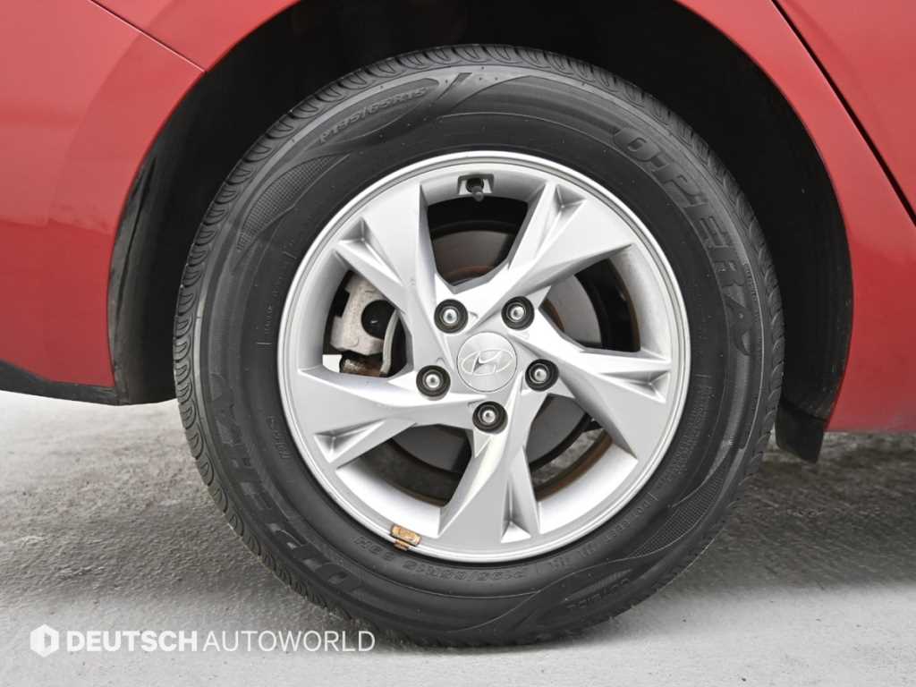 HYUNDAI Avante - Vista 5