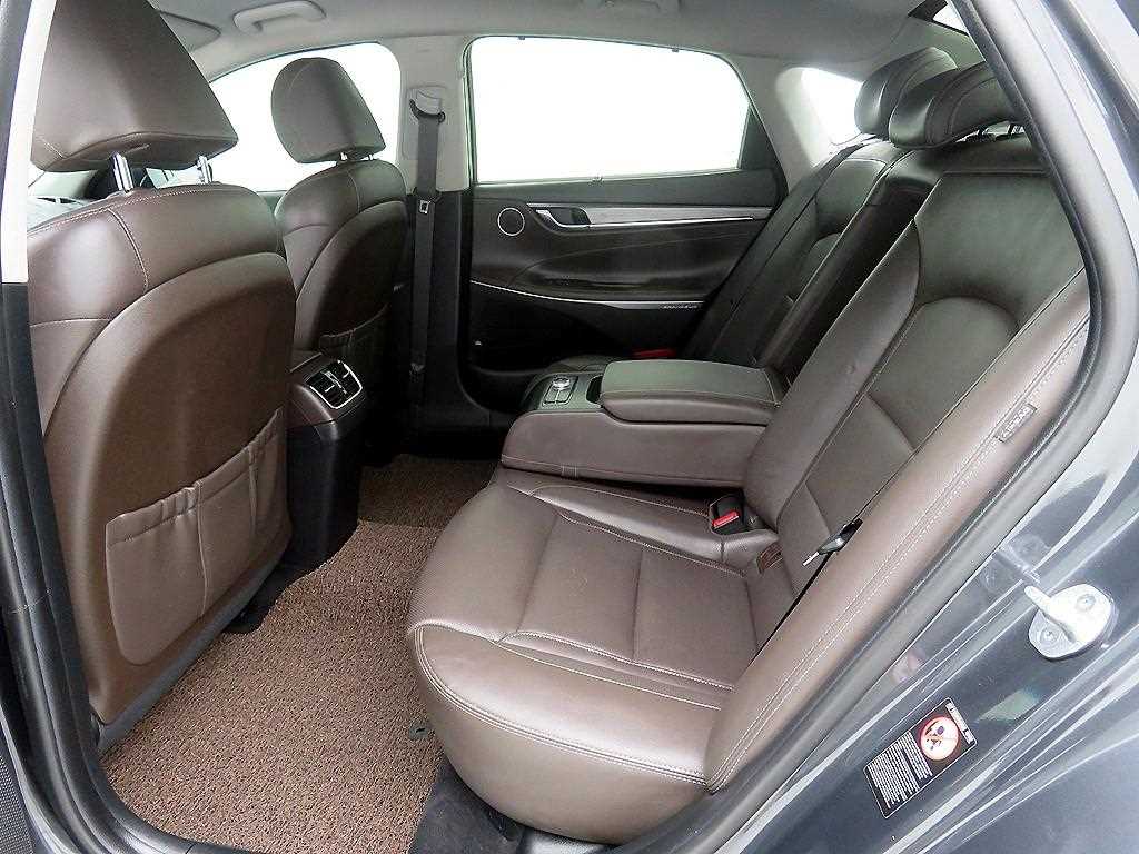 HYUNDAI Grandeur - Vista 7