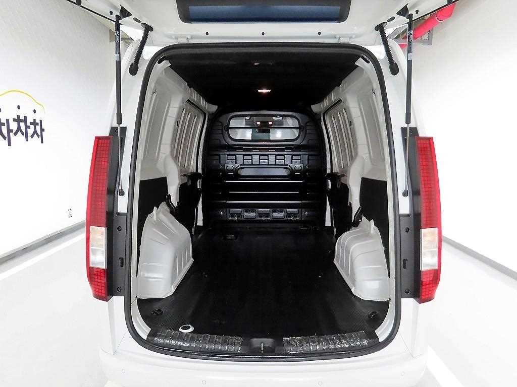 HYUNDAI Staria - Vista 5