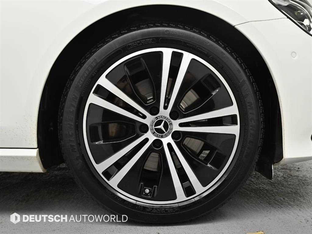 Mercedes Benz E class - Vista 5