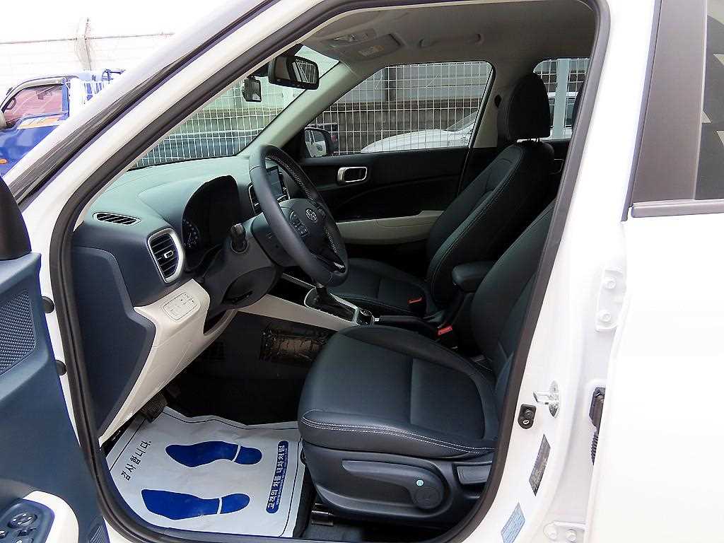 HYUNDAI Venue - Vista 5