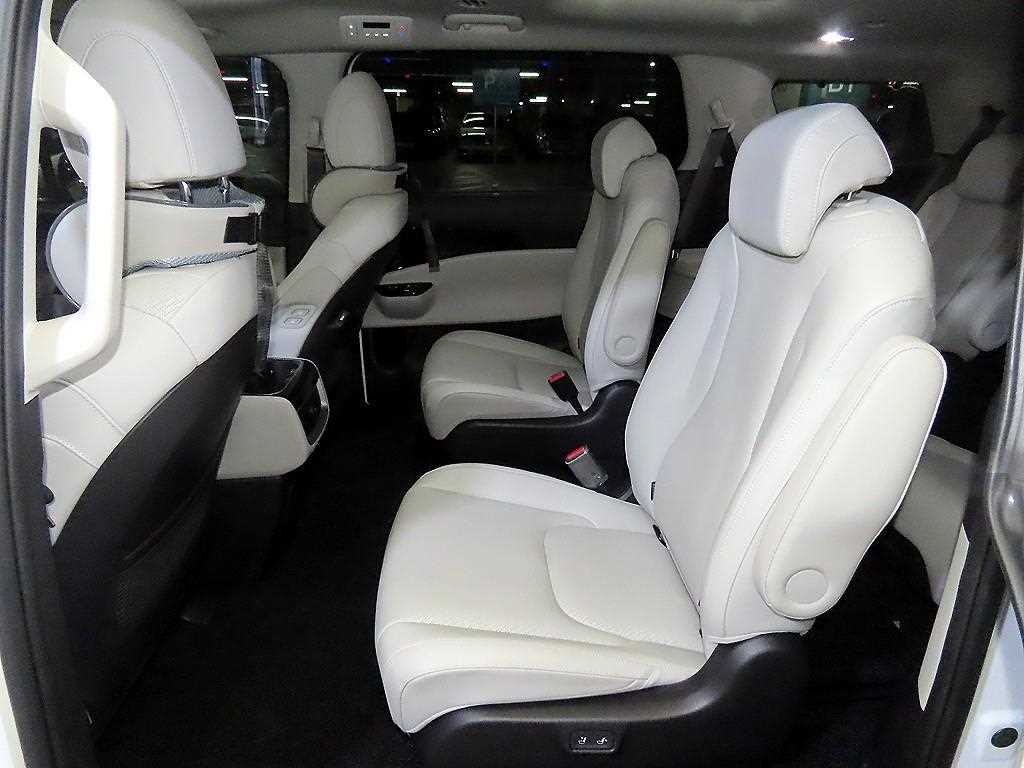 KIA Carnival - Vista 7