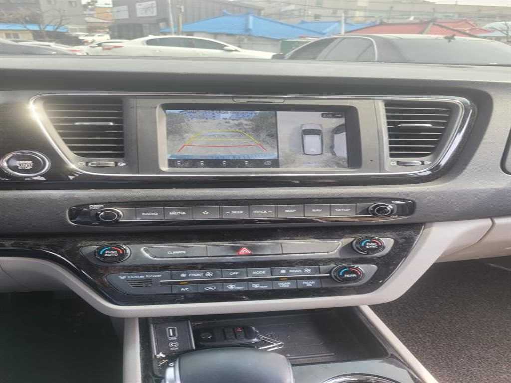 KIA Carnival - Vista 7