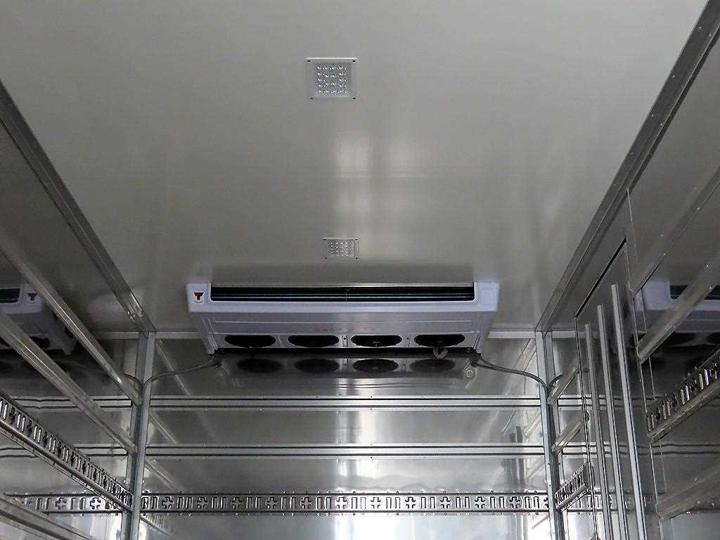 medium and large cargo truck - Vista 6