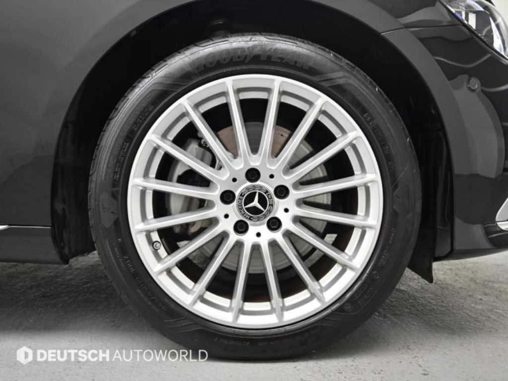 Mercedes Benz E class - Vista 5