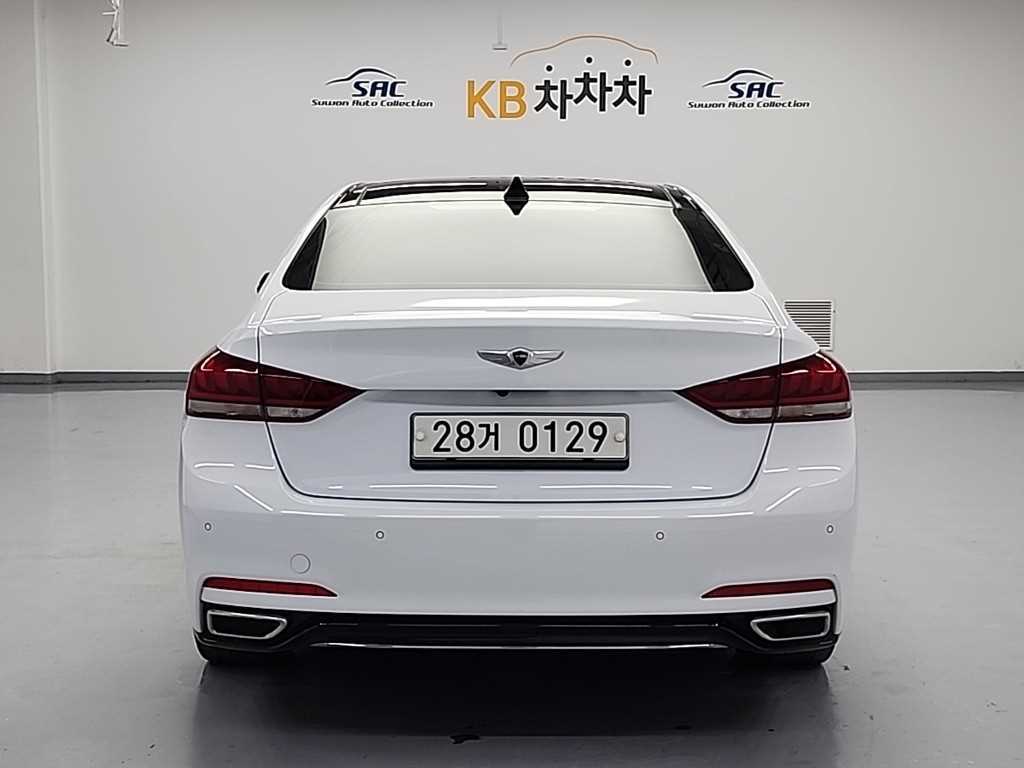 HYUNDAI Genesis - Vista 4