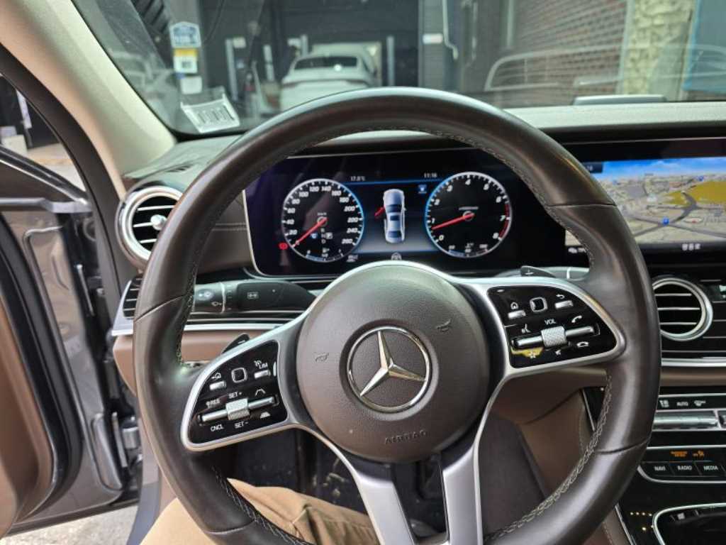 Mercedes Benz E class - Vista 9