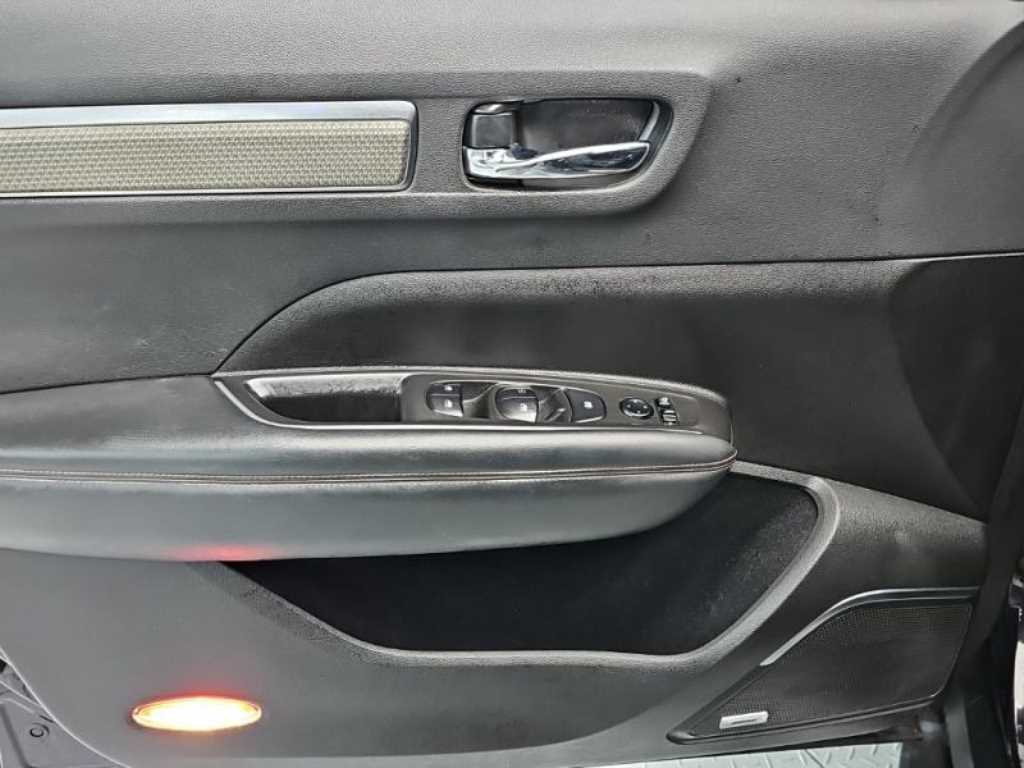 SAMSUNG QM6 - Vista 12