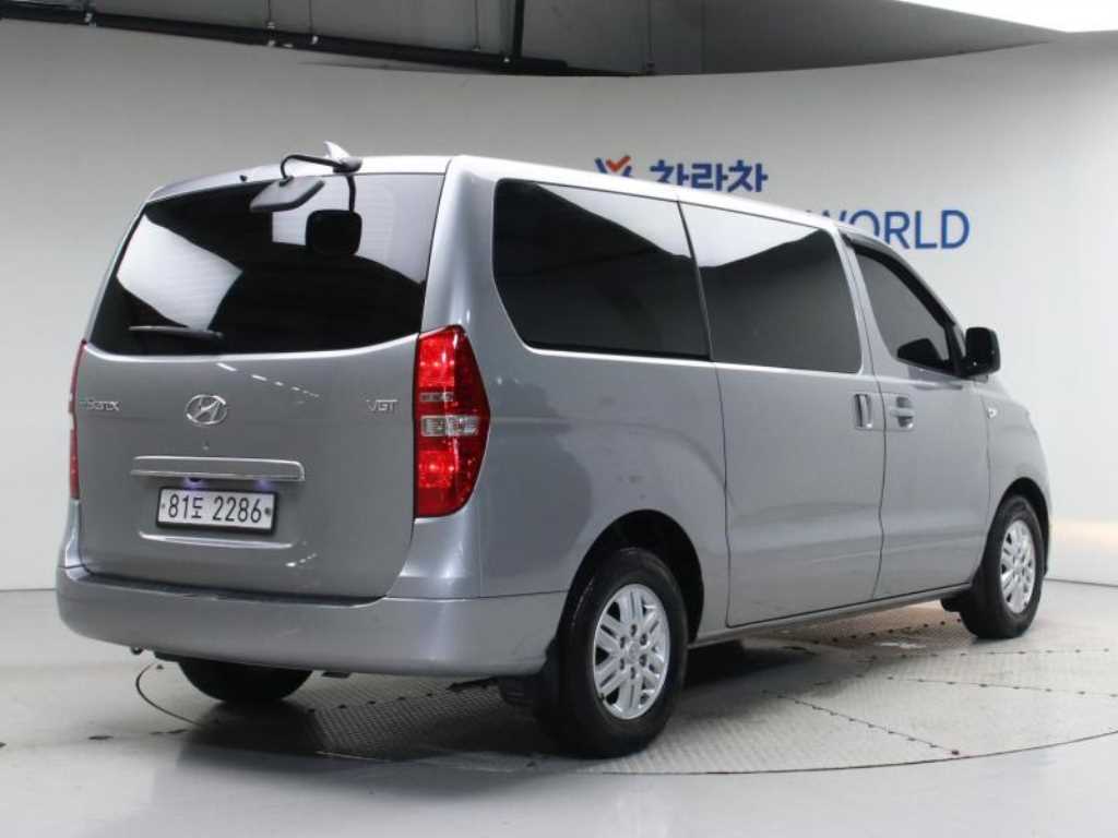 HYUNDAI Starex - Vista 4