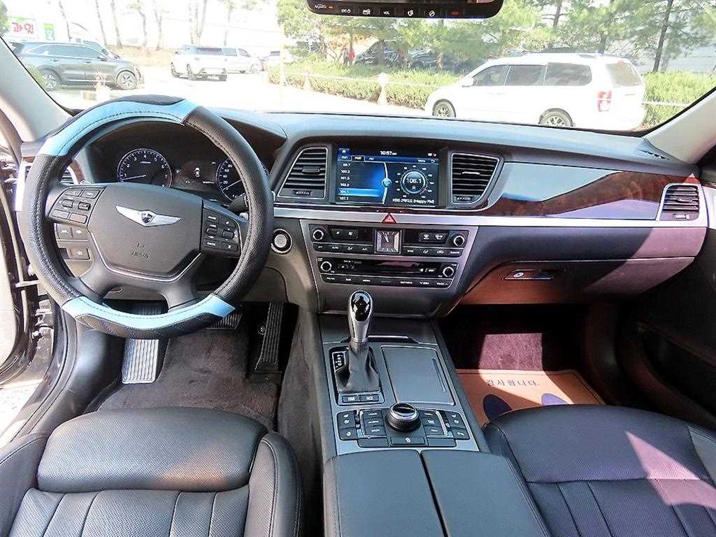 HYUNDAI Genesis - Vista 7