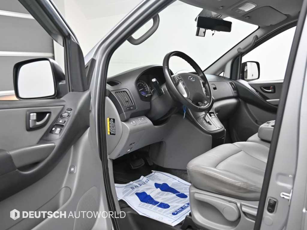 HYUNDAI Starex - Vista 11