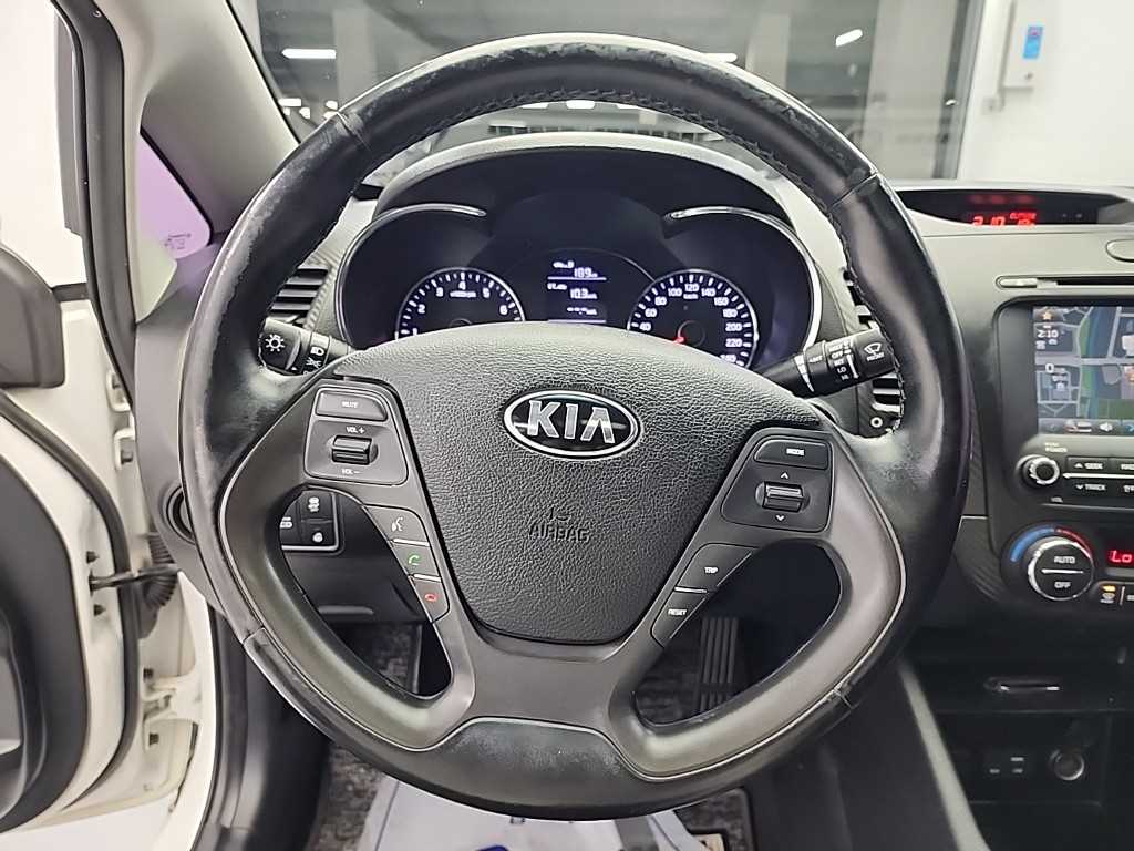 KIA K3 - Vista 9