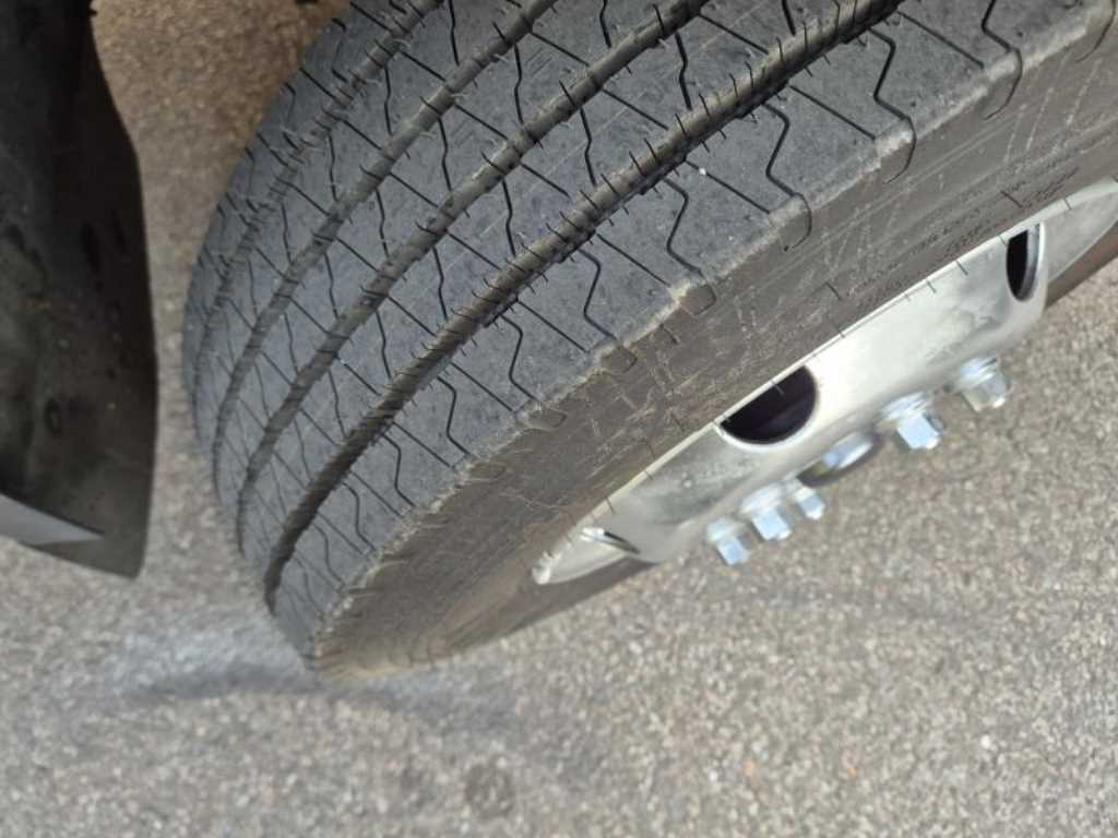 medium and large cargo truck - Vista 11