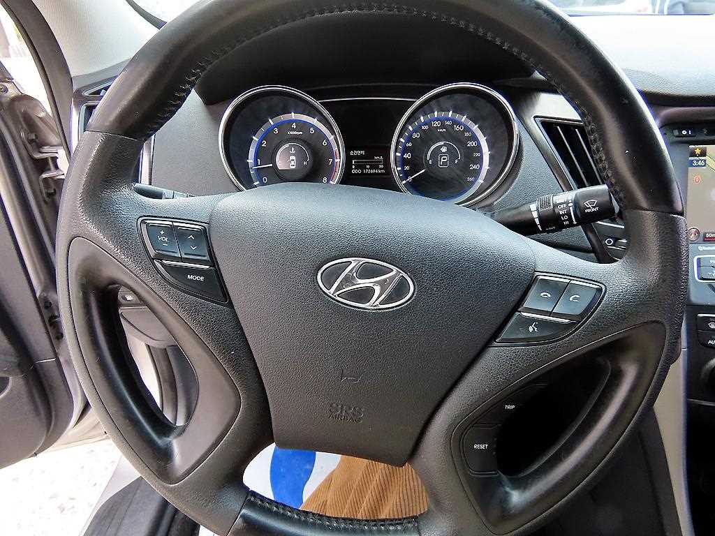 HYUNDAI Sonata - Vista 8