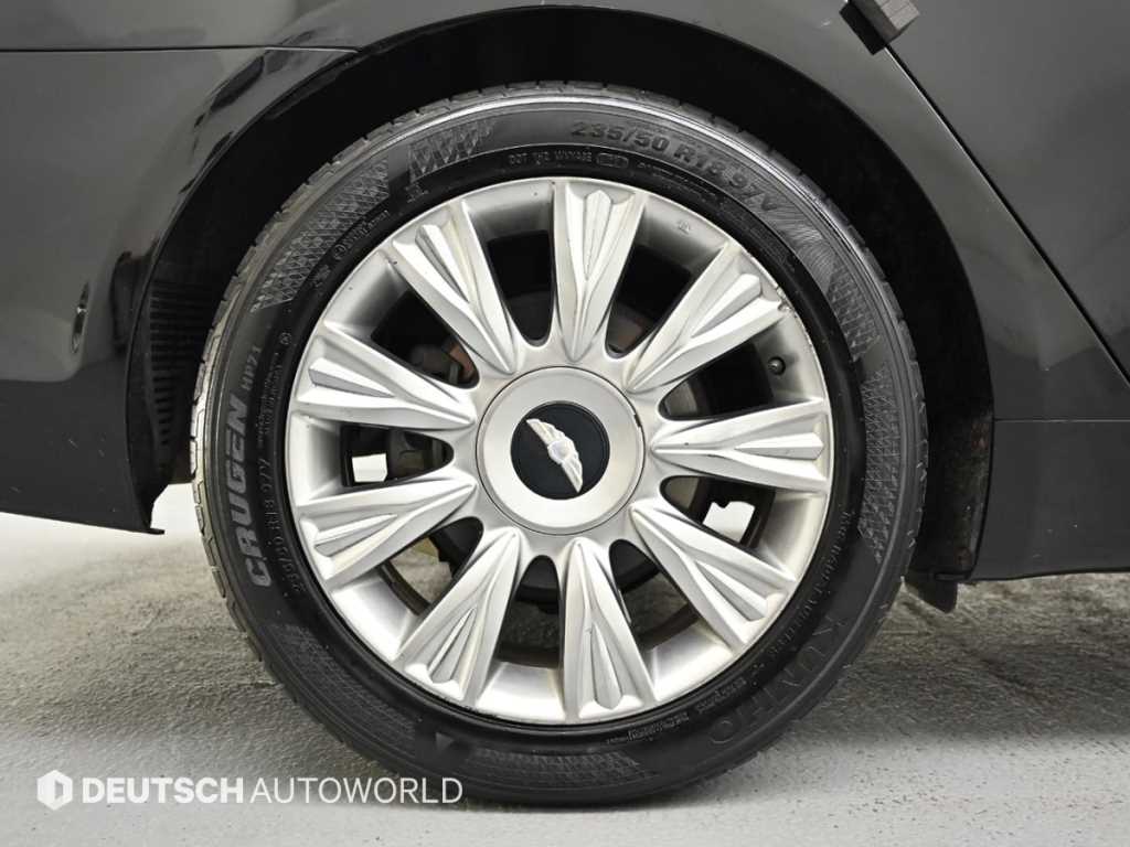 HYUNDAI Genesis - Vista 5