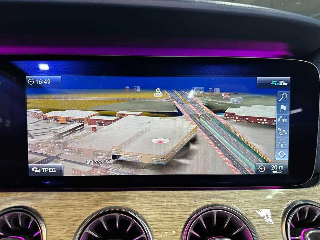 Mercedes Benz E class - Vista 12