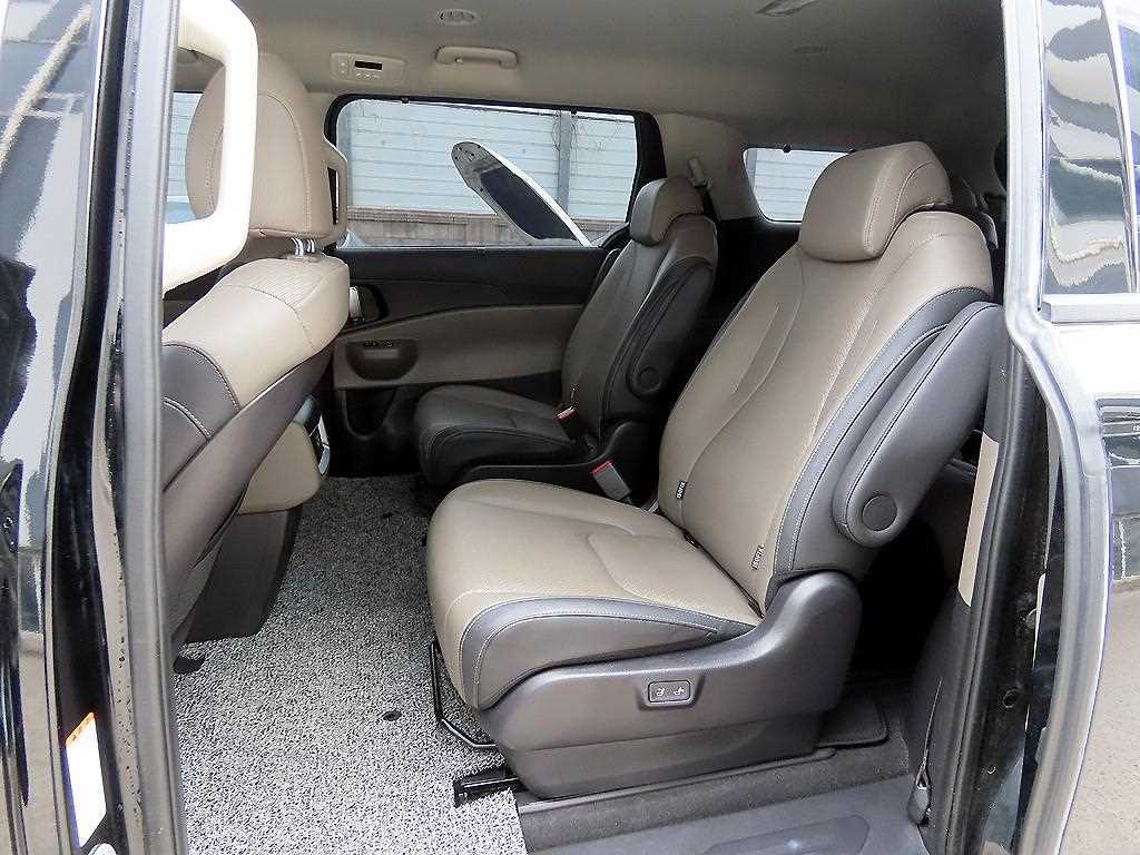 KIA Carnival - Vista 6