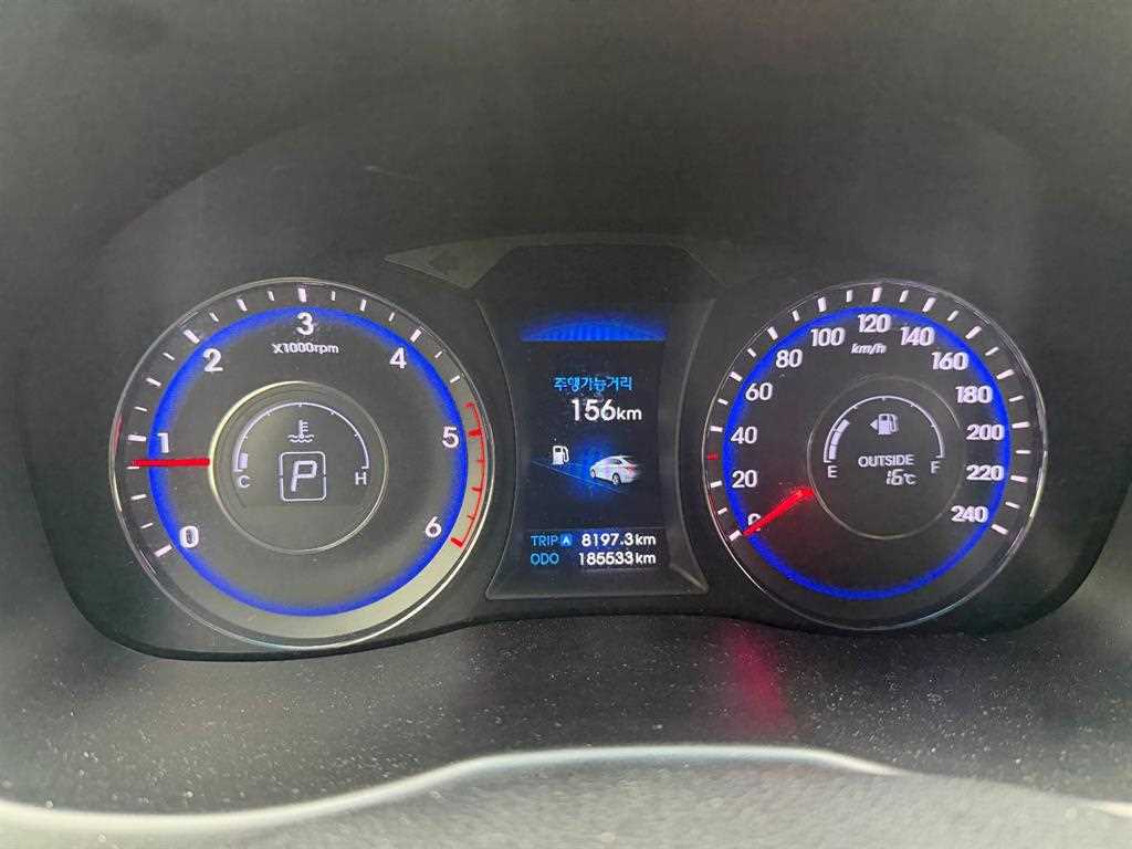 HYUNDAI i40 - Vista 7