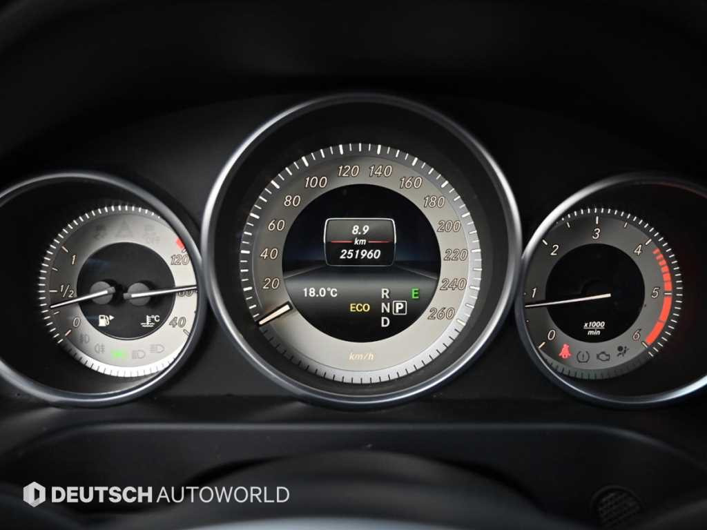 Mercedes Benz E class - Vista 5