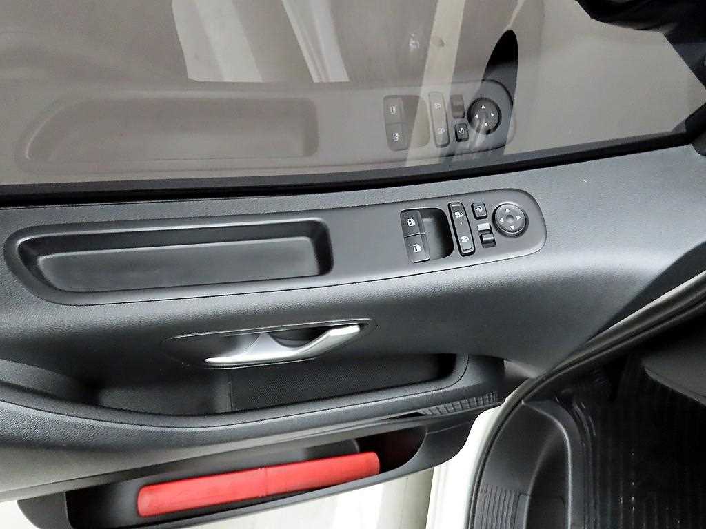 HYUNDAI Staria - Vista 11